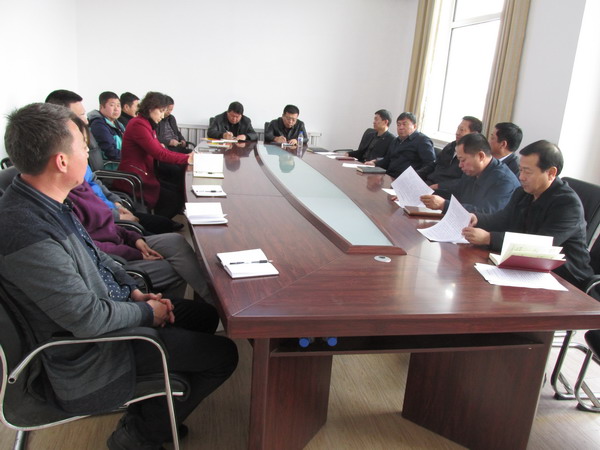 全体机关干部参加调研会议.jpg