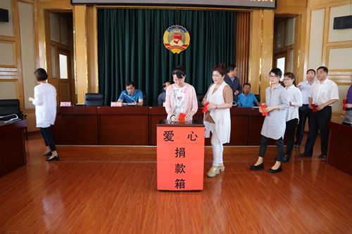 政协委员奉献爱心 韩丹 摄.JPG.jpg